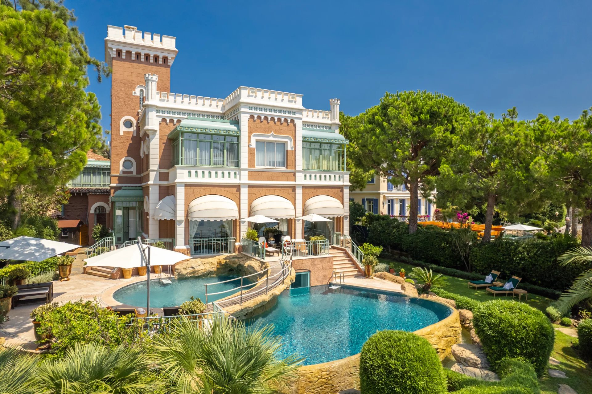 Qlistings - 9 Bedrooms - Villa - Alpes-Maritimes - For Sale - 8845 Property Image
