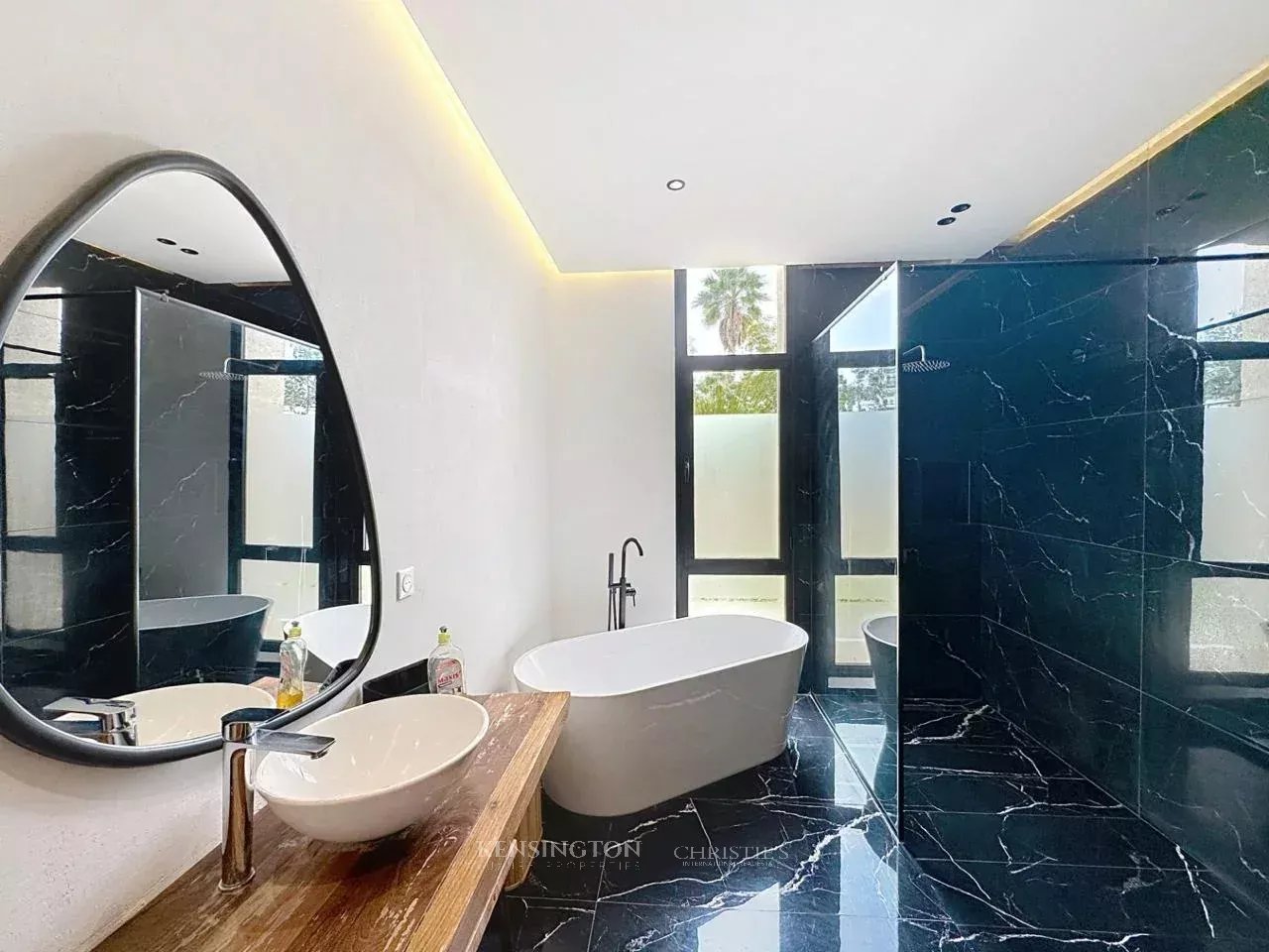 4 Bedroom Villa/Townhouse's Image 11