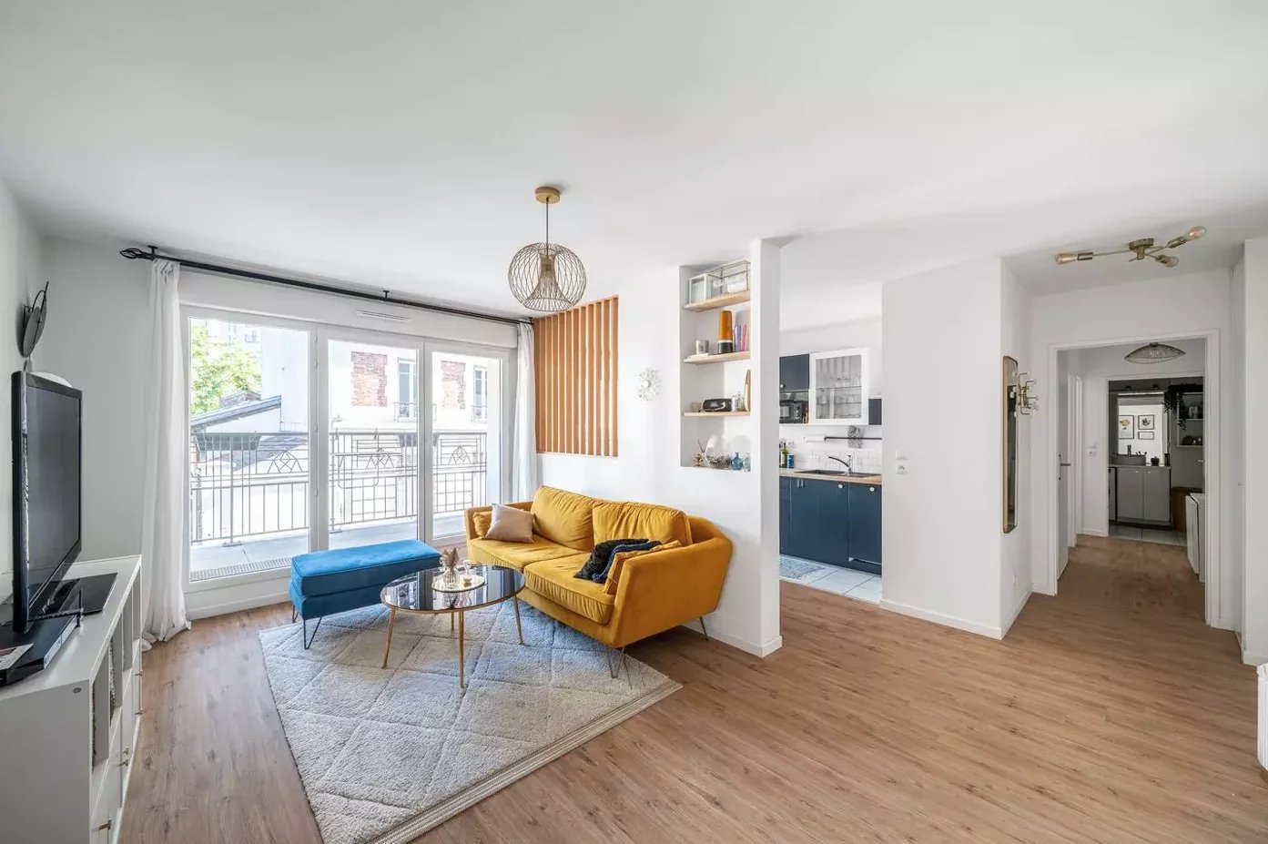 APPARTEMENT 3 PIÈCES / 68m2 / MAIRIE DE SAINT-OUEN / - Image Array