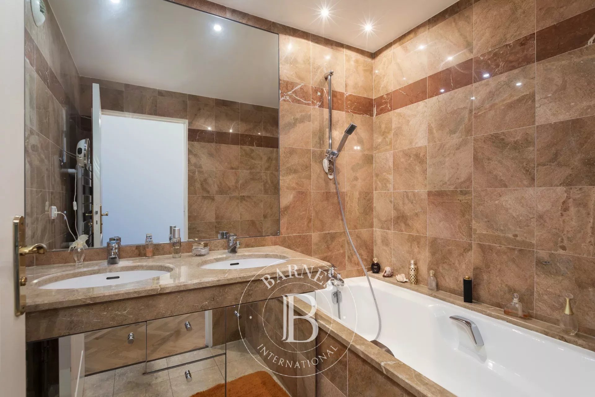 Daire Levallois-Perret - picture 11