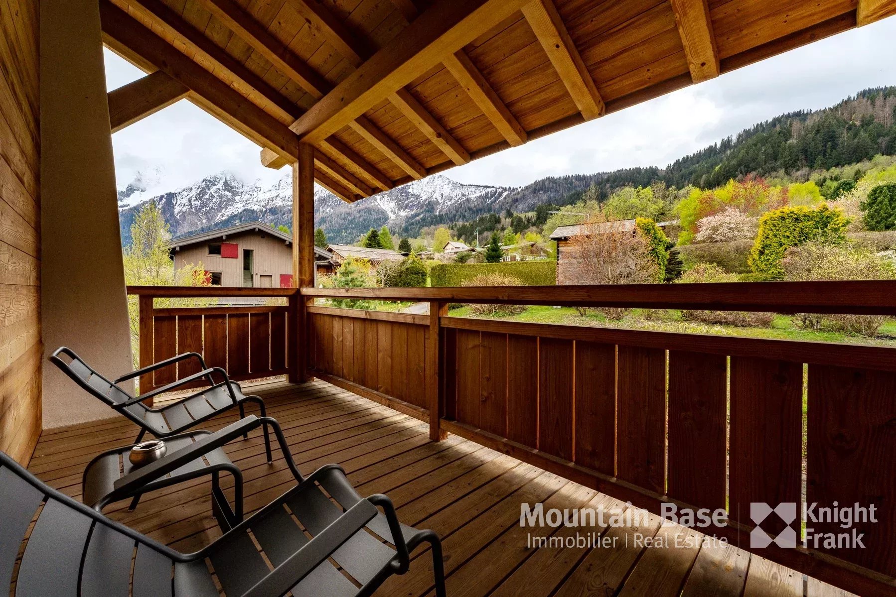 Photo of Beautifully finished 5 bedroom chalet with independent apartment in Les Houches