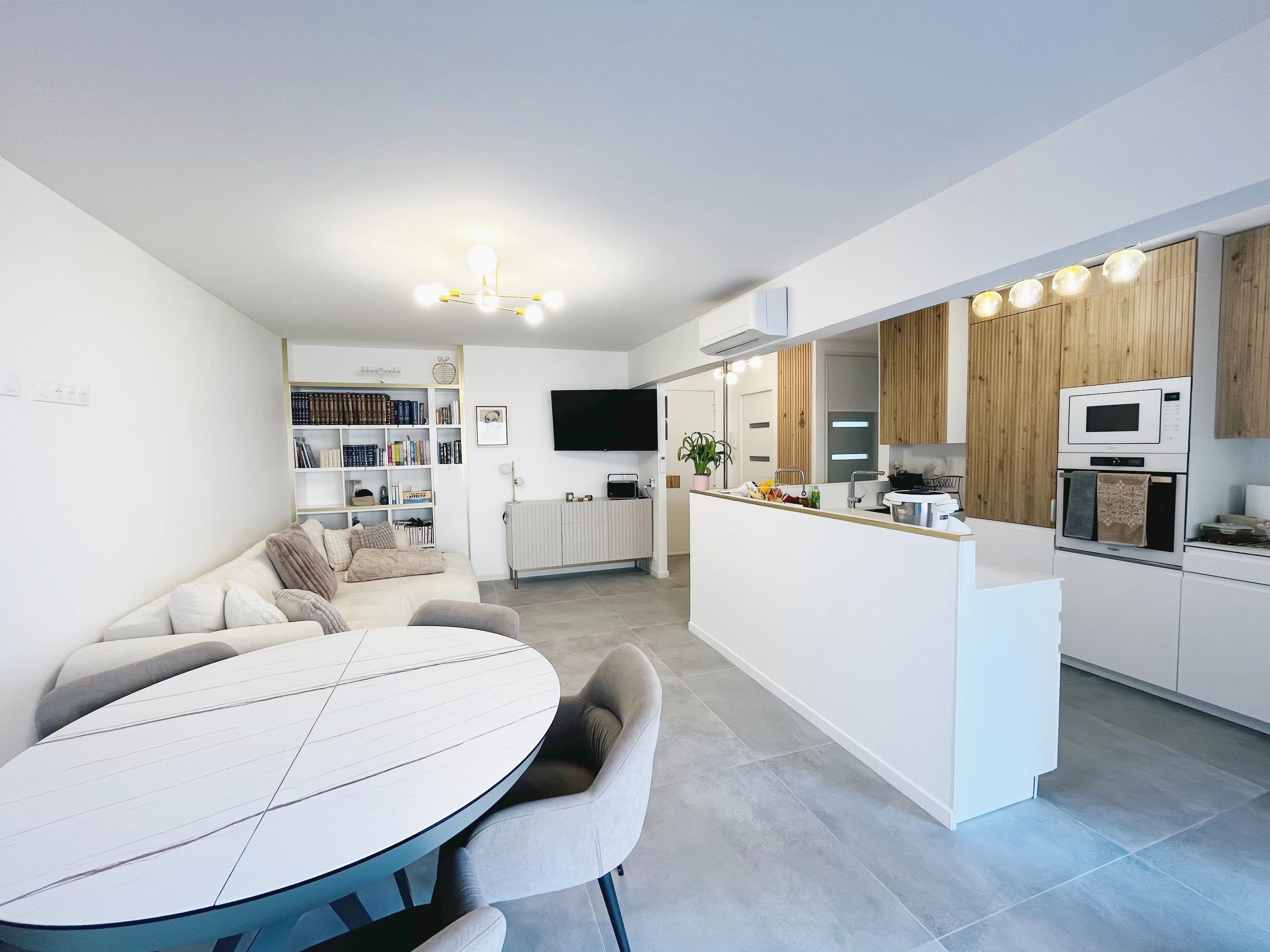 A VENDRE APPARTEMENT 2 PIÉCES CENTRES VILLE DE JUAN LES PINS PLAGE A PIED