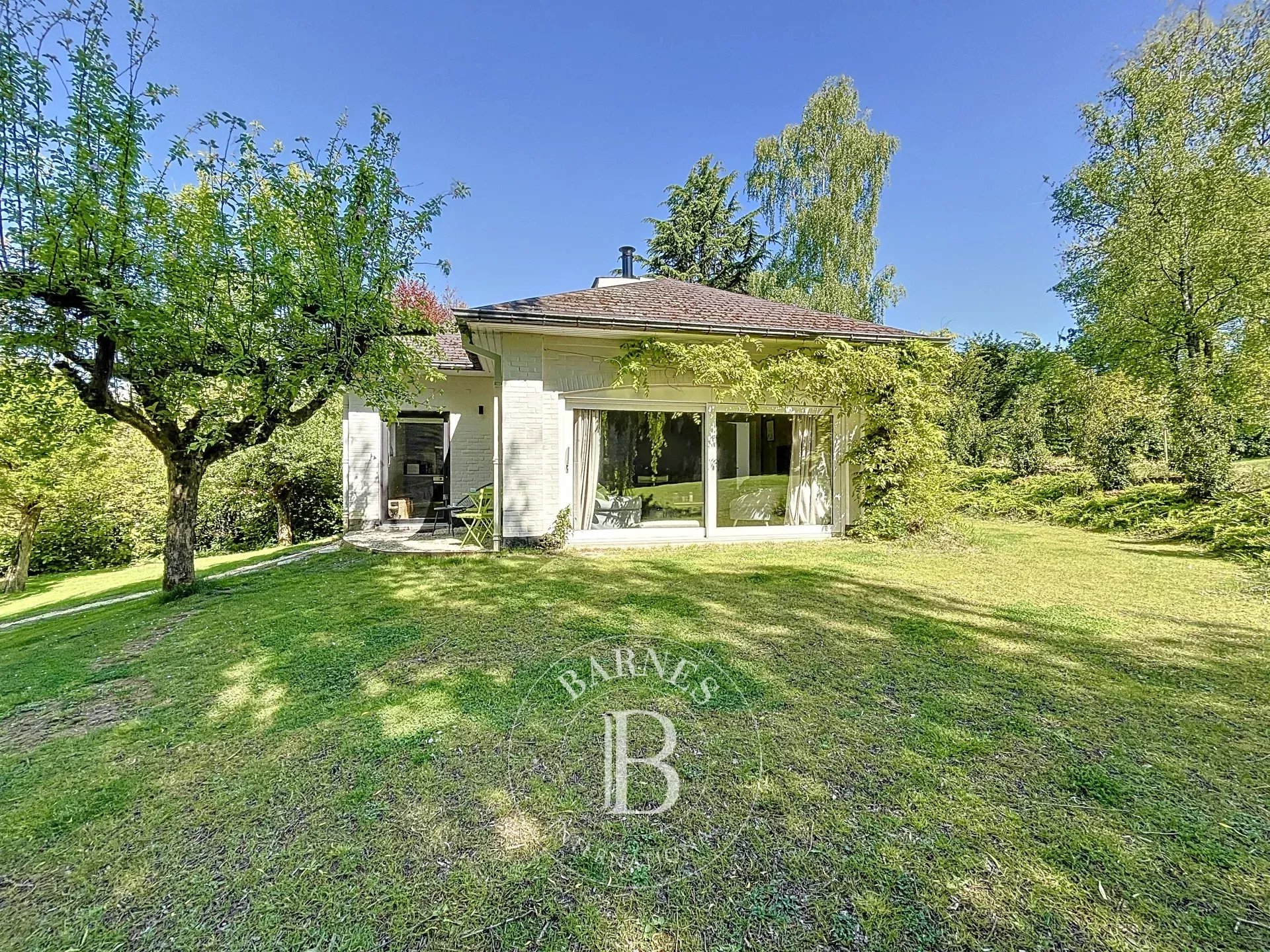 Barbizon - Charming concierge with independent entrance