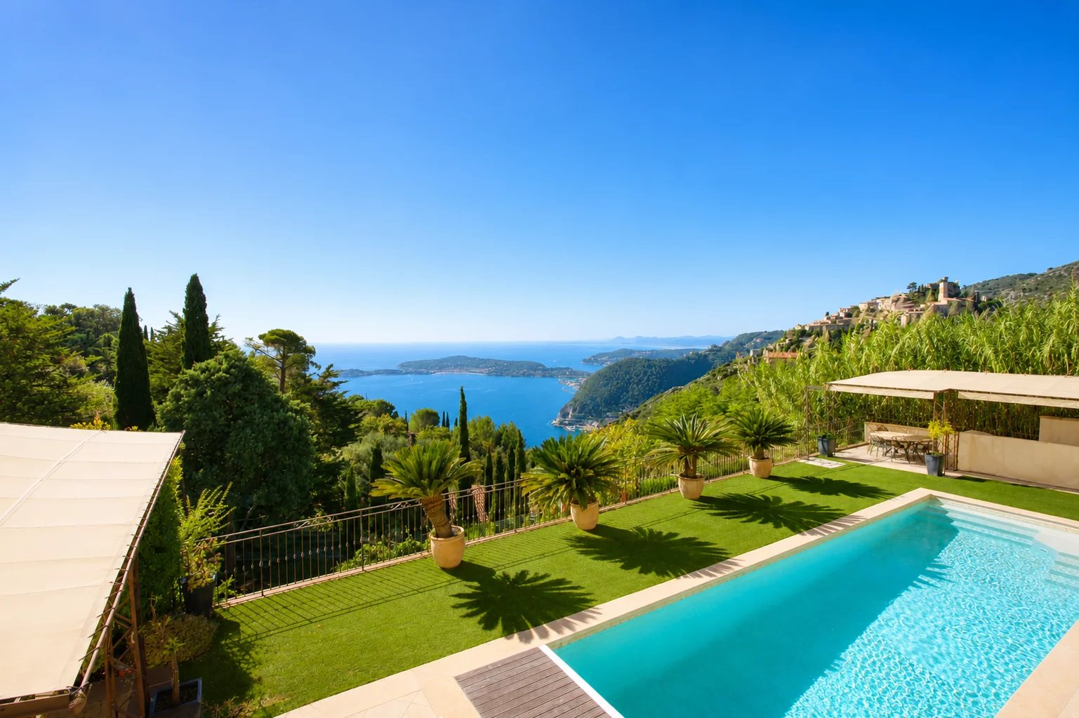 EZE "VILLAGE" - PROPRIÉTÉ DE 2 VILLAS 450M² | PISCINE | VUE MER