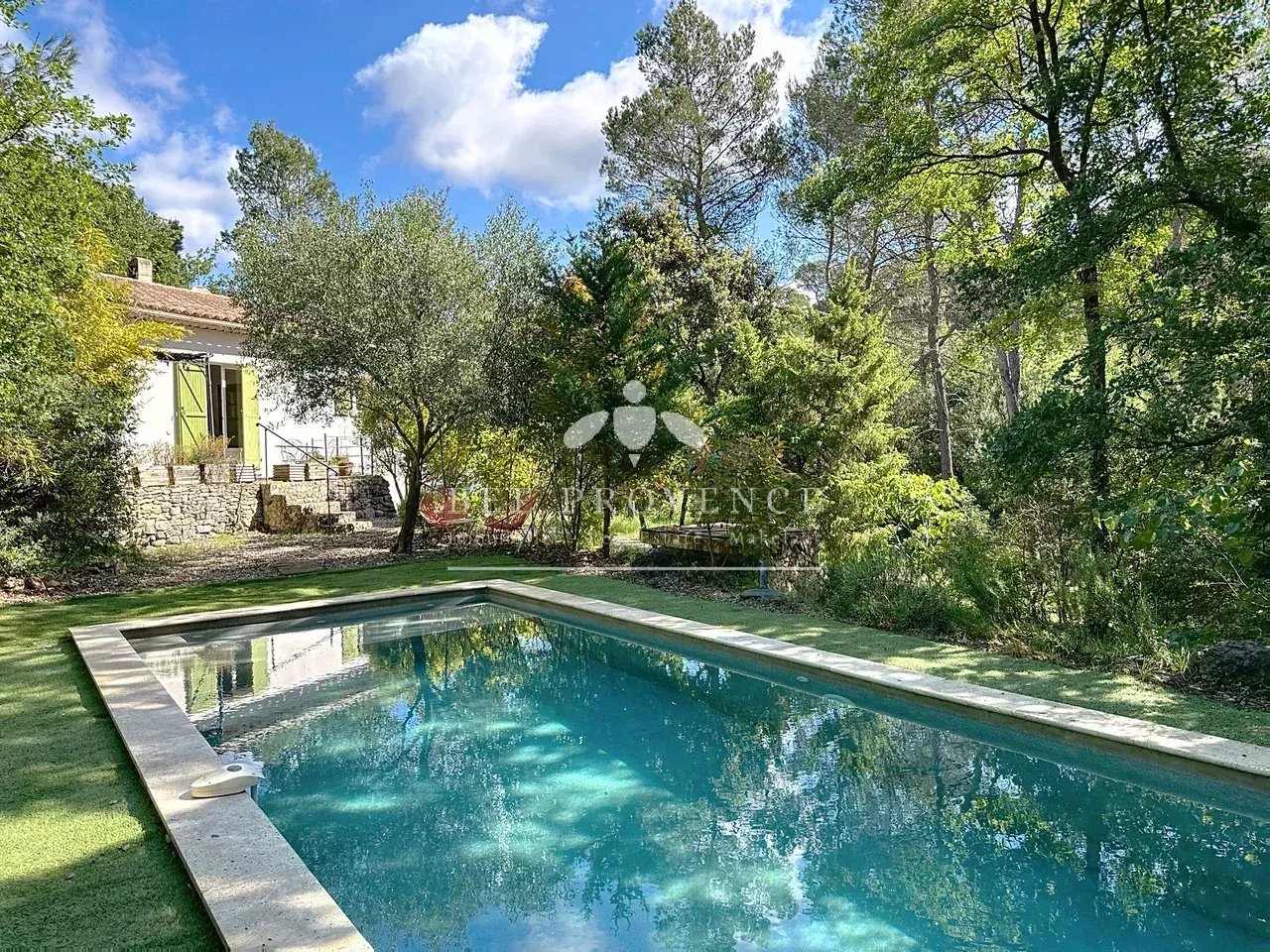 Villa avec piscine sur 4.000 m2 de terrain, au calme!