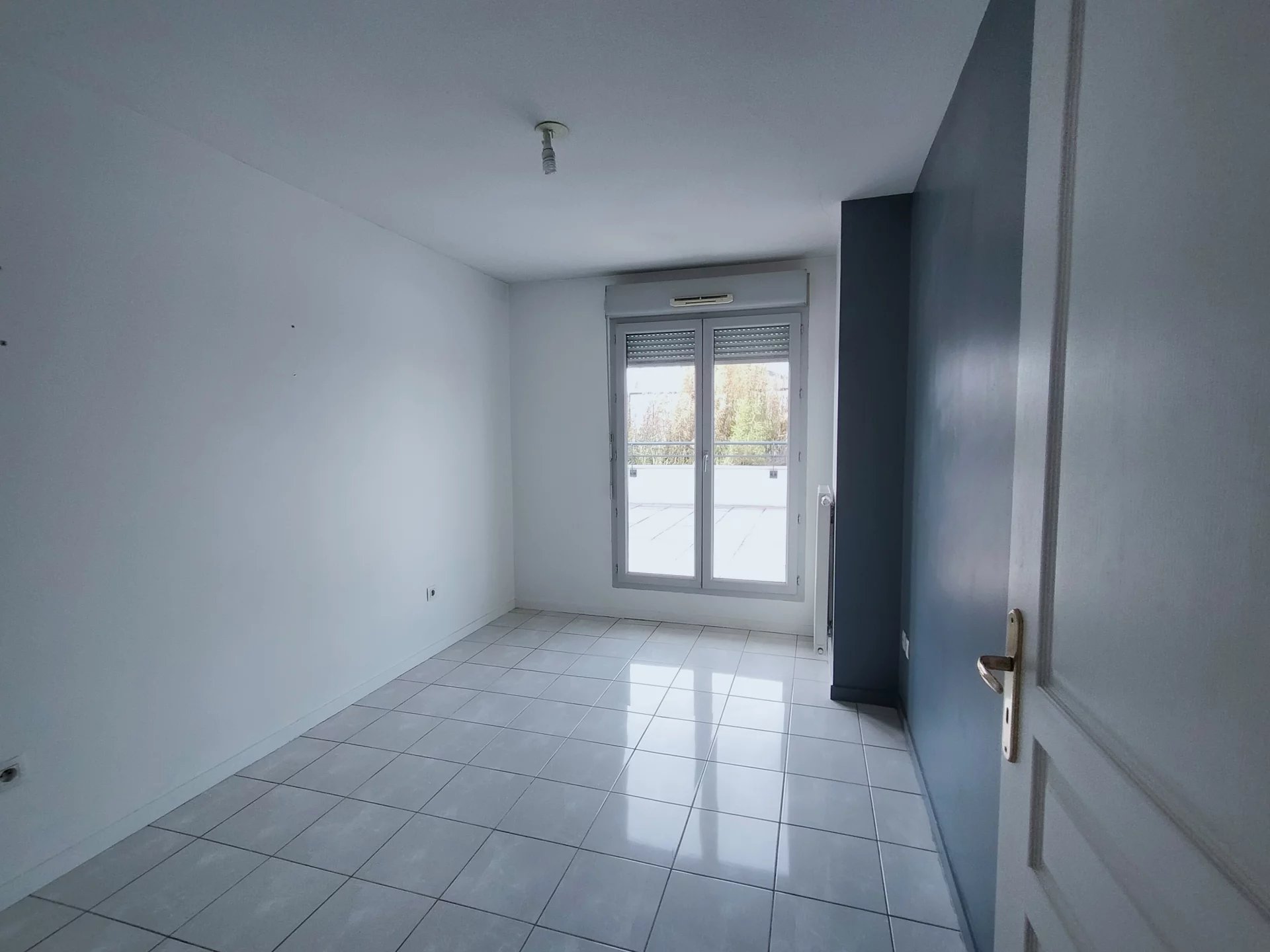 483223 Location Lyon 8ème