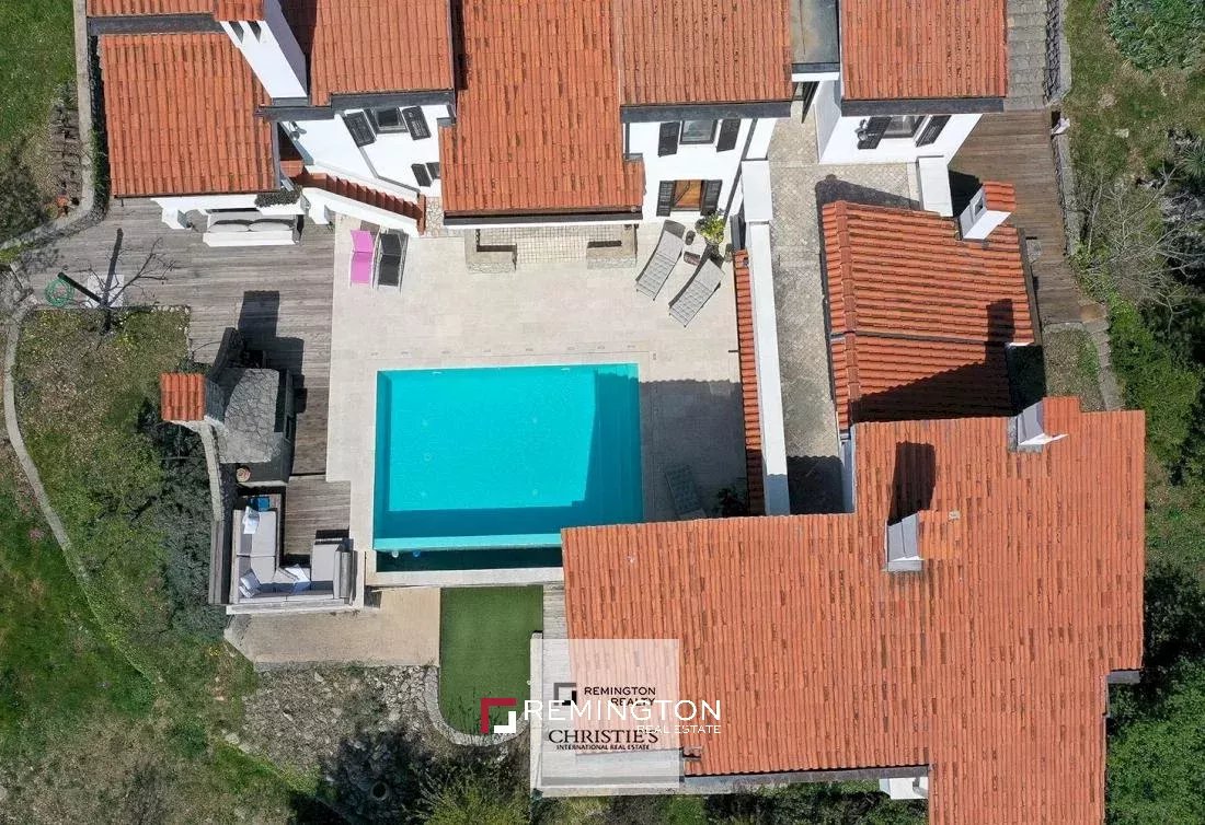 4 Bedroom Villa/Townhouse's Image 8