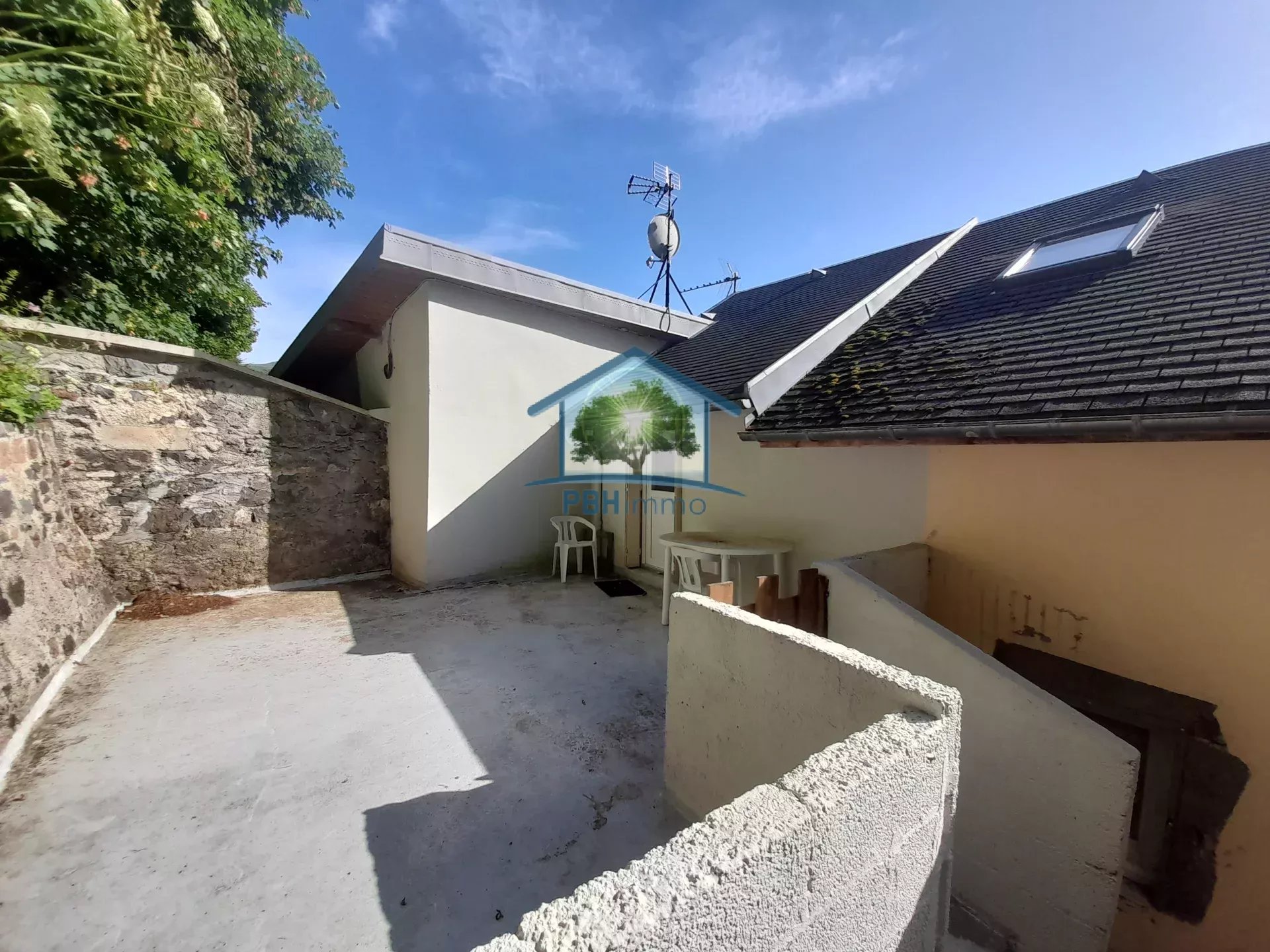 Maison de ville avec un studio au coeur du Sancy !