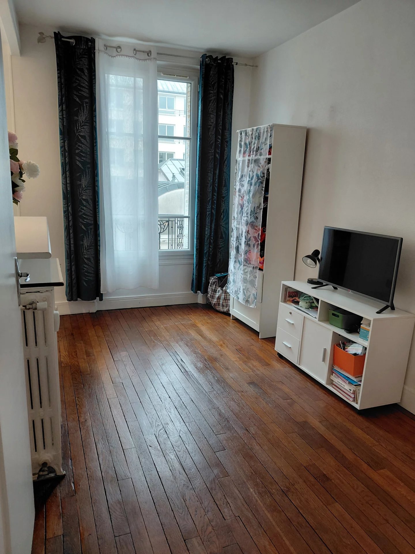 BOULOGNE-BILLANCOURT – STUDIO DE CHARME LUMINEUX AVEC CAVE