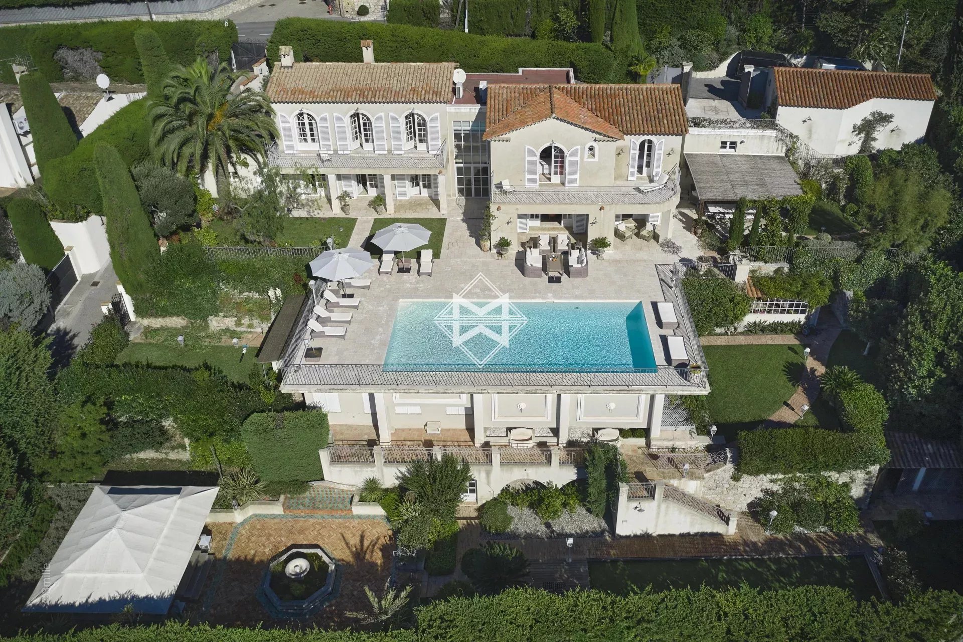 06250 MOUGINS VILLA