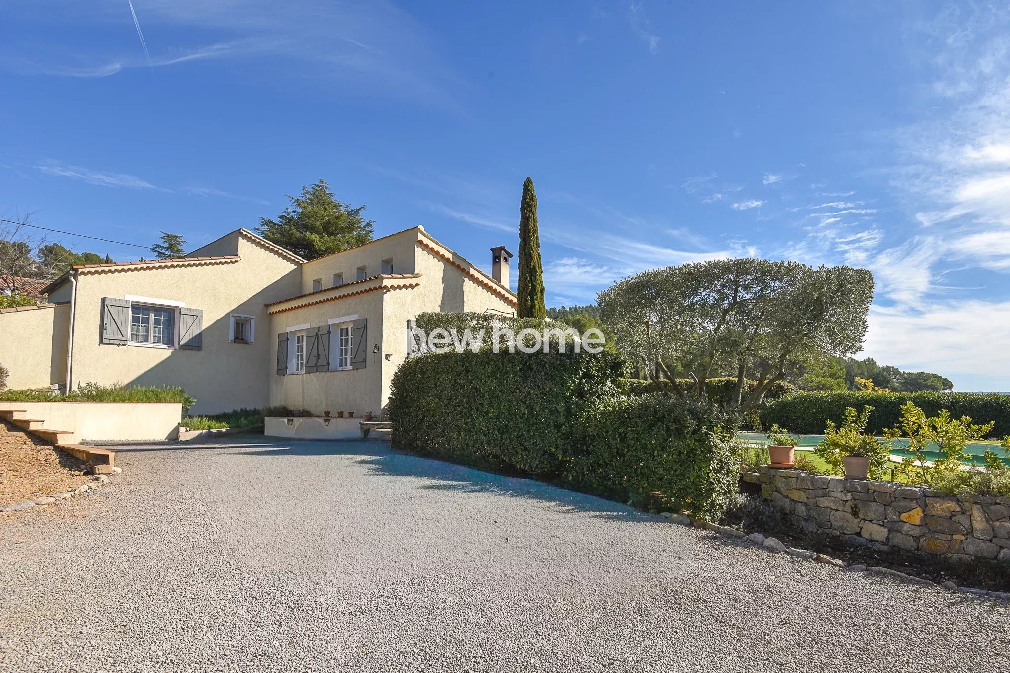 Vue panoramique exceptionnelle et à pied du village