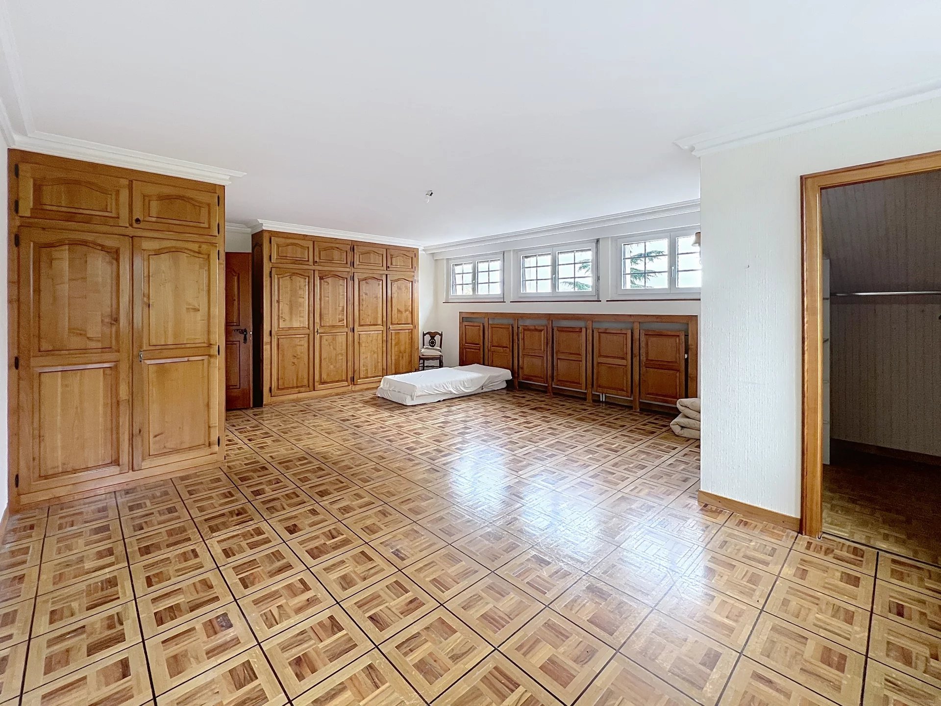 Spacieuse villa avec piscine à Anières