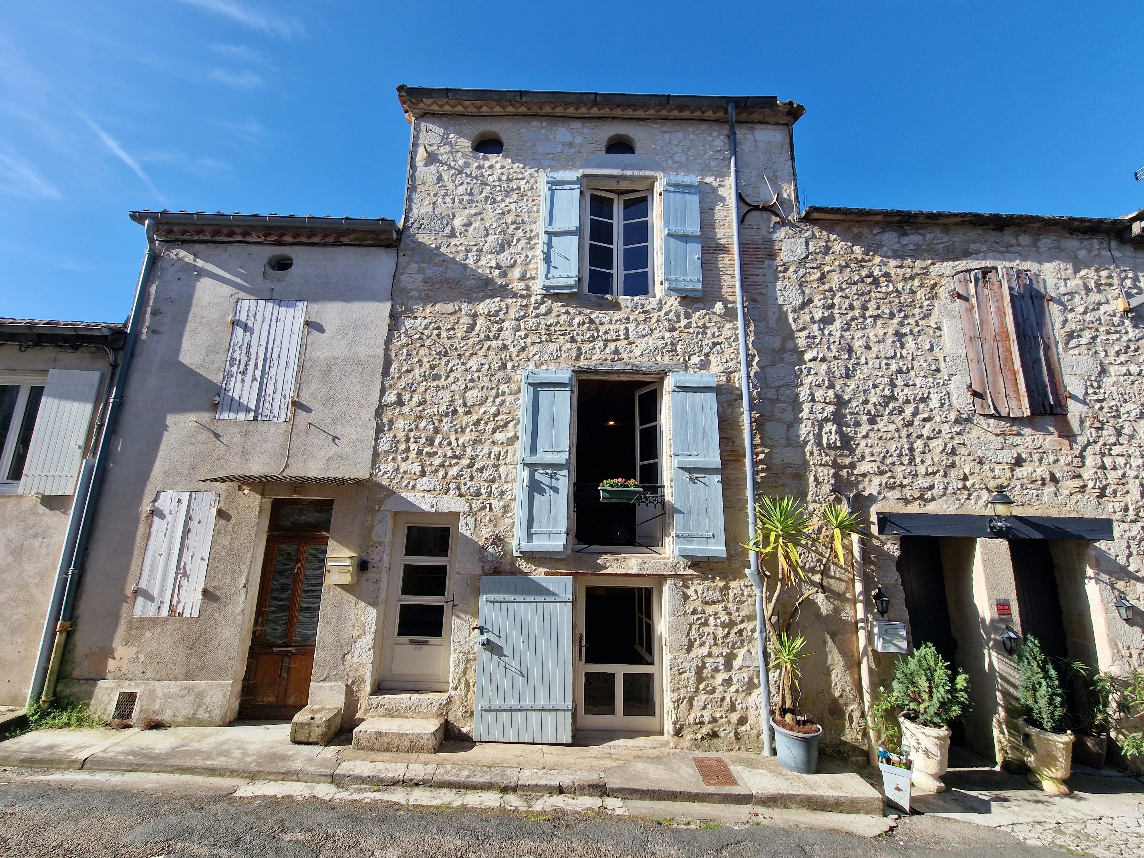 House in Monflanquin - view 1