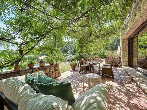 Stonevilla for sale in Fayence with swimming pool and great views — photo 3