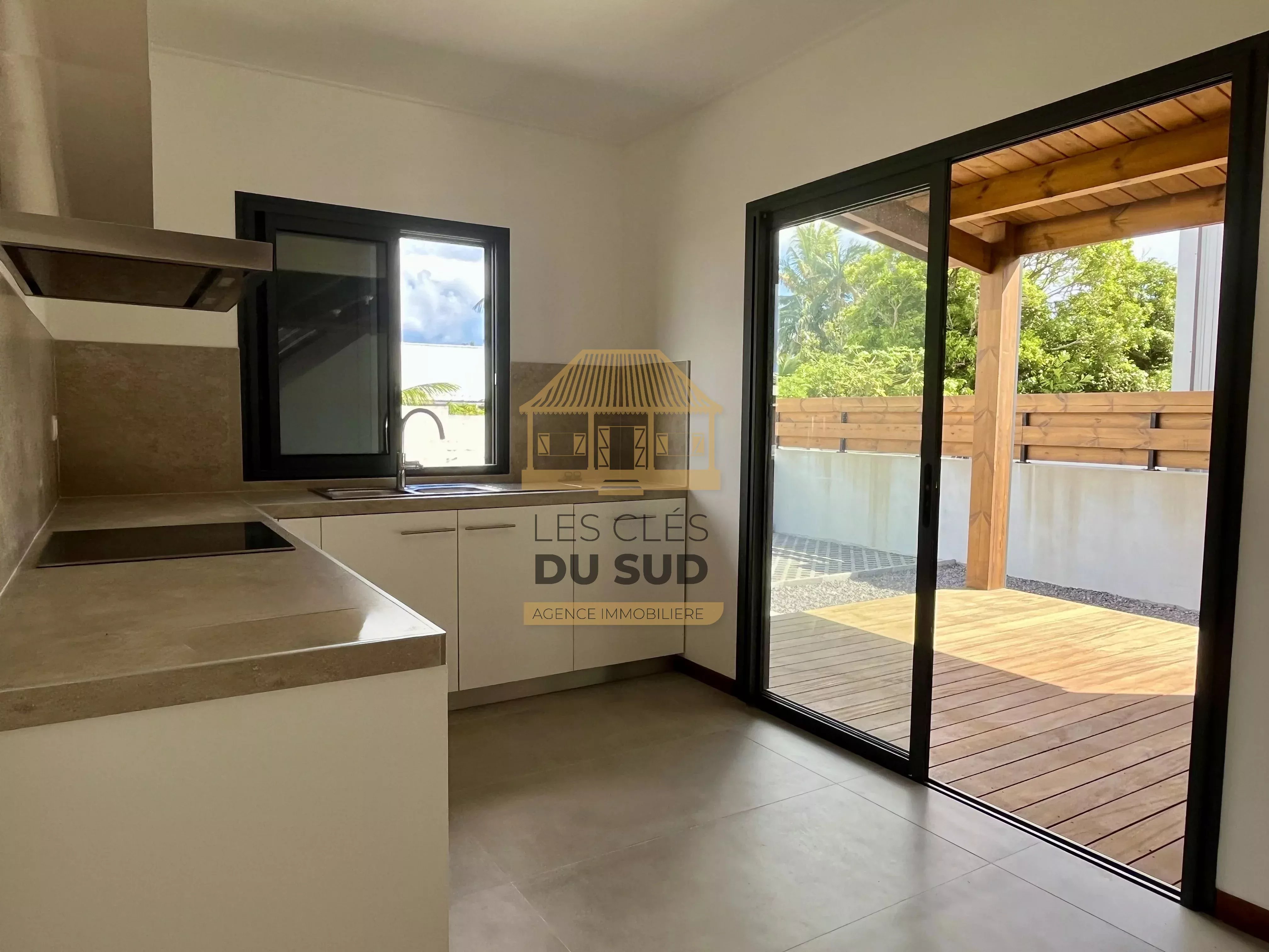 Location villa neuve F4 avec terrasse et jardin à Saint-Philippe