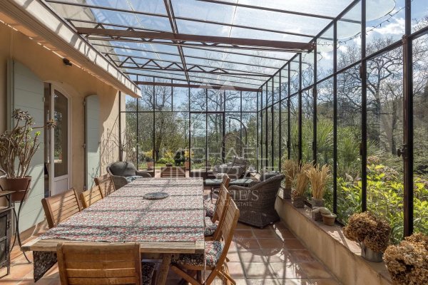 Elegant Architect-Designed Bastide with Expansive Landscaped Grounds — photo 6