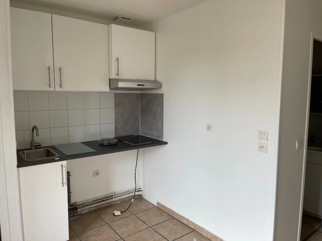 Appartement  2 pièces avec parking - Jouy Le Moutier - 2 pièces 32m2