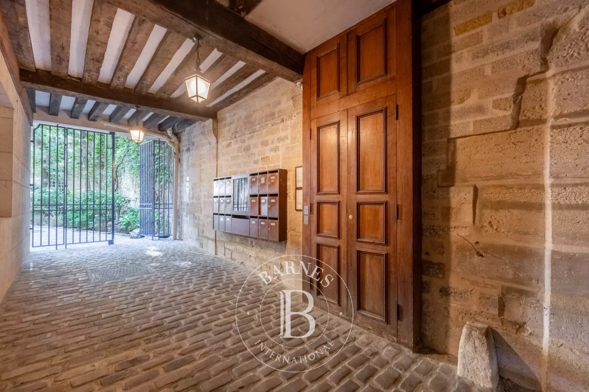 Daire Paris 4ème - picture 12