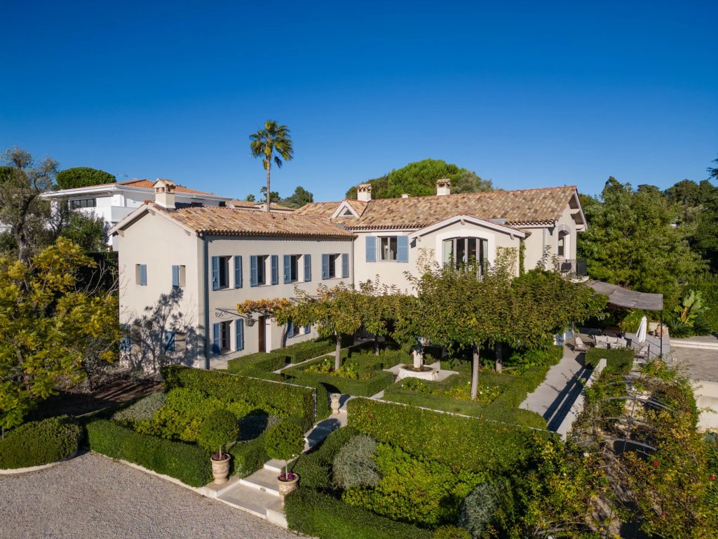 Villa for sale in Antibes — Historic Cap d'Antibes Family Estate | Luxury Villa with Tennis Court