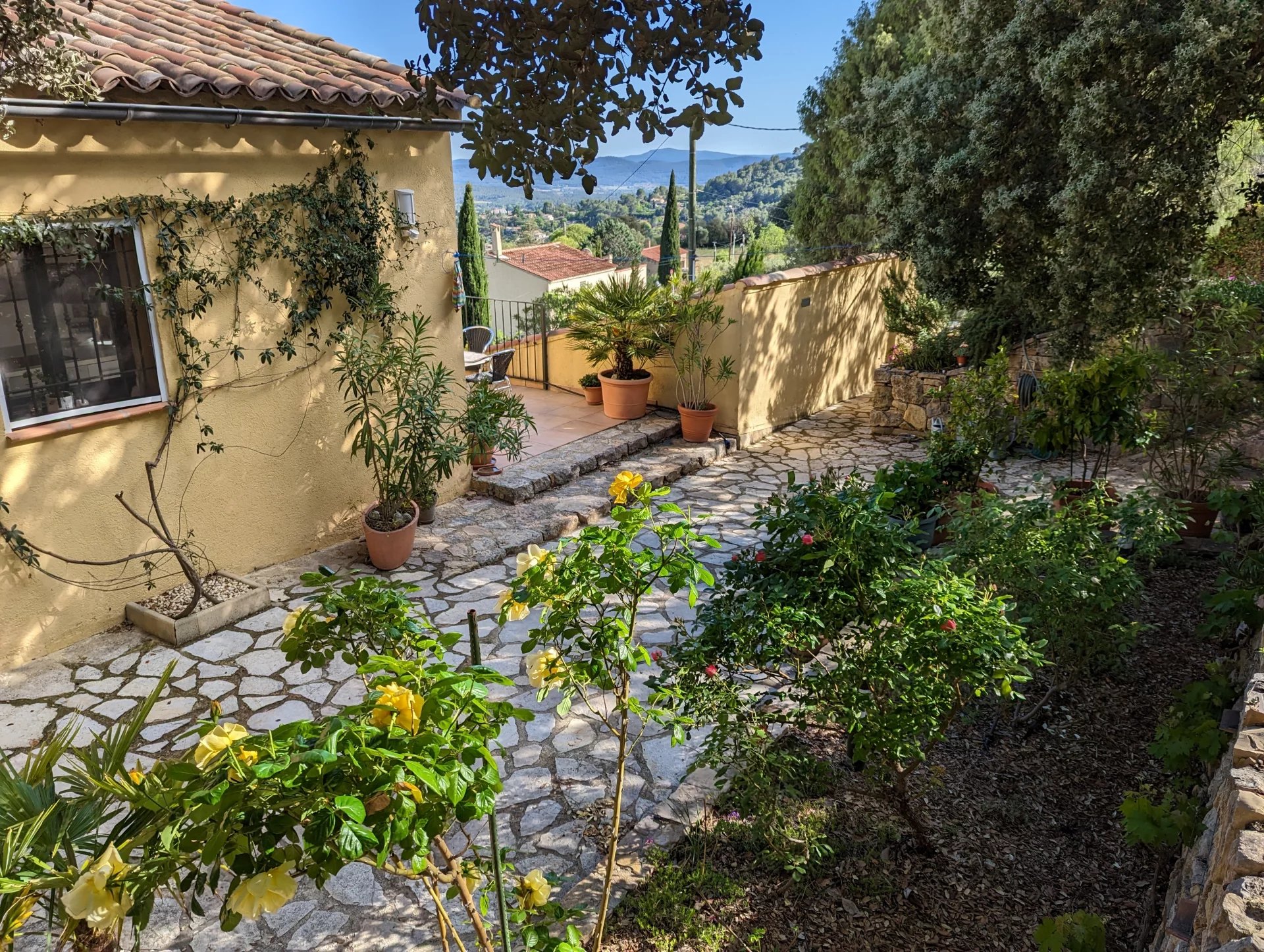 Cotignac, villa avec 3 chambres et vue panoramique, campagne.