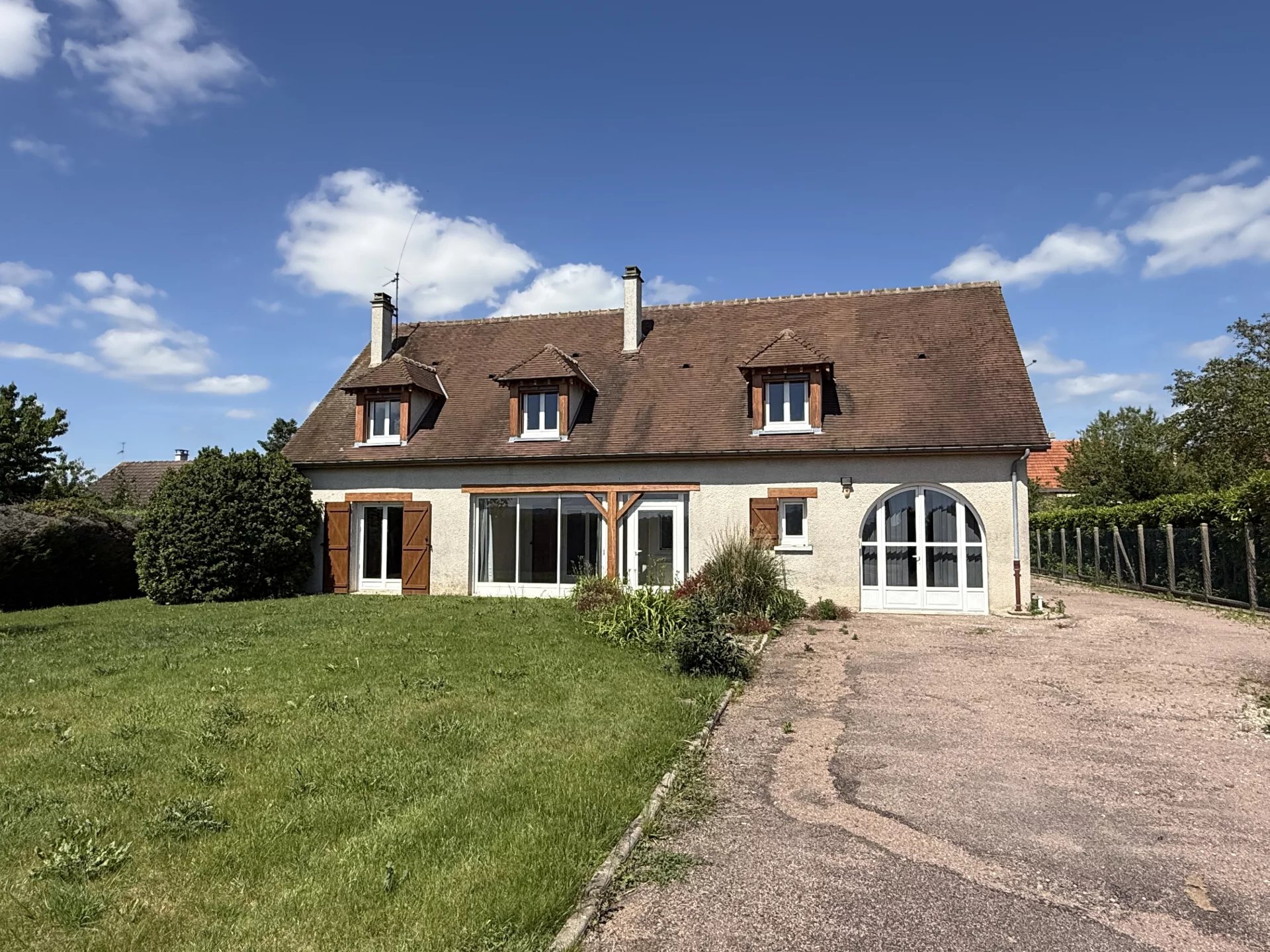 Maison familiale - 4 chambres - piscine et dépendance – Saint-Clément