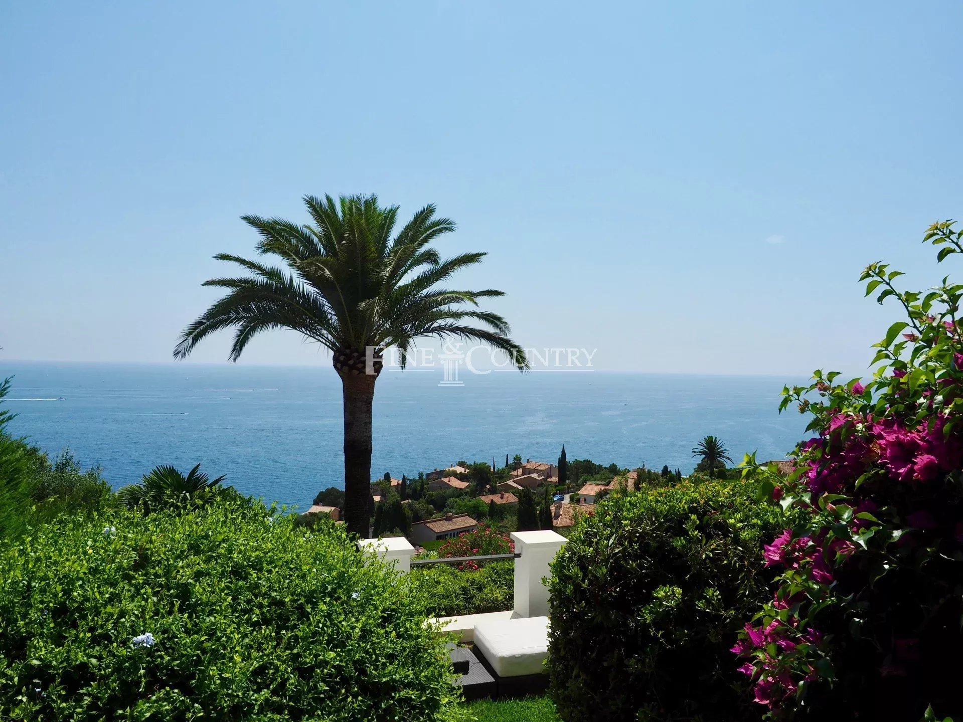 Photo of Villa for salle in Le Trayas with sea views