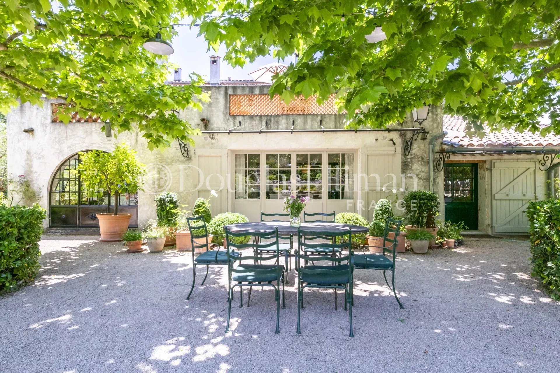 PROCHE GRASSE : Propriété exceptionnelle avec maisons d&rsquo;hôtes et un vaste terrain - Image nᵒ3