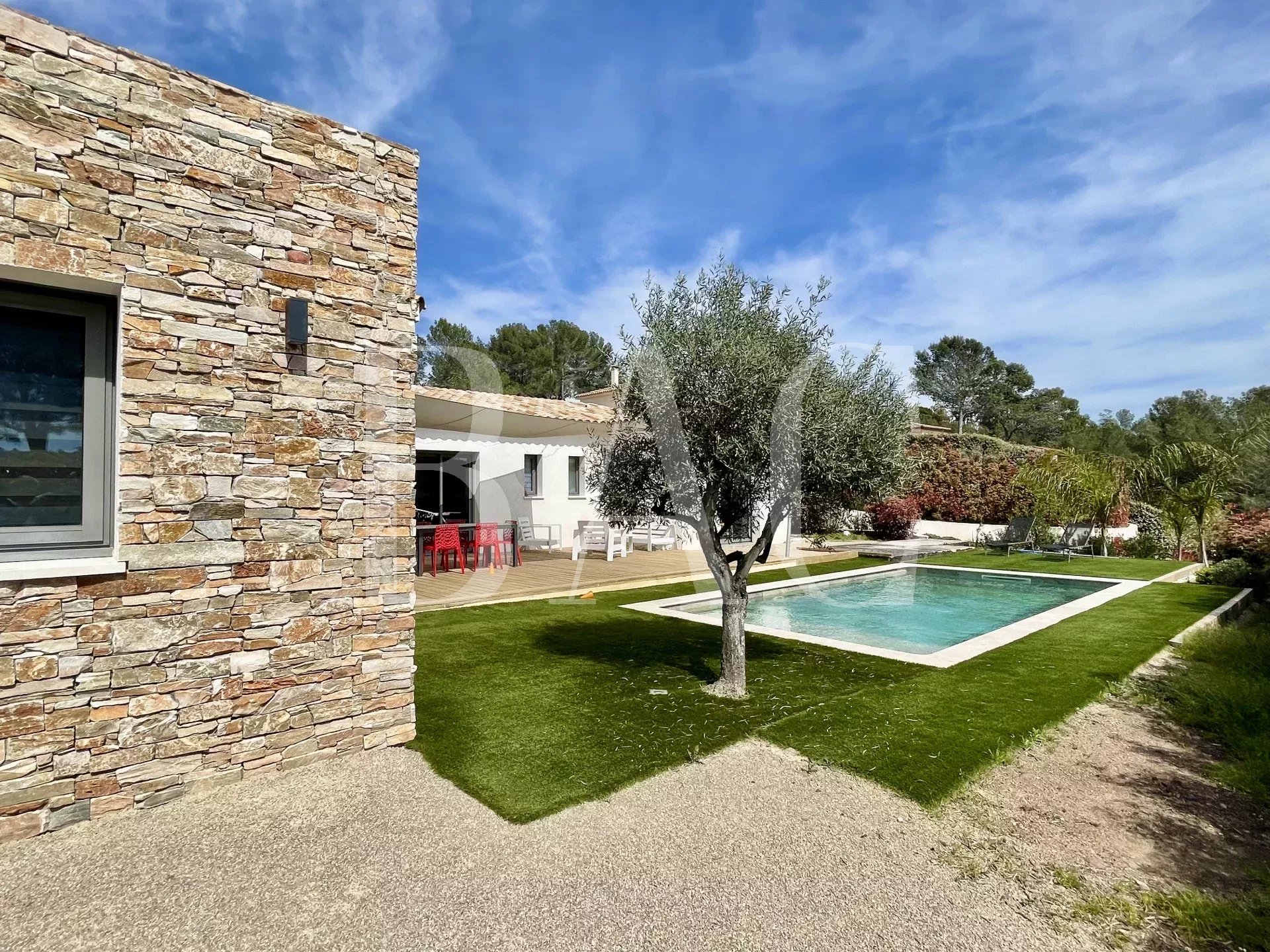 BAC Estate villa avec jardin et piscine à Saint-Raphael