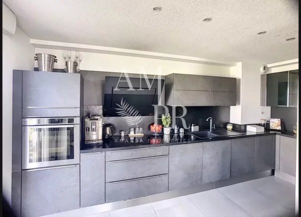 Superb 4 Rooms 100m² - Top Floor with Terrace Sea View -Le Cannet — photo 6