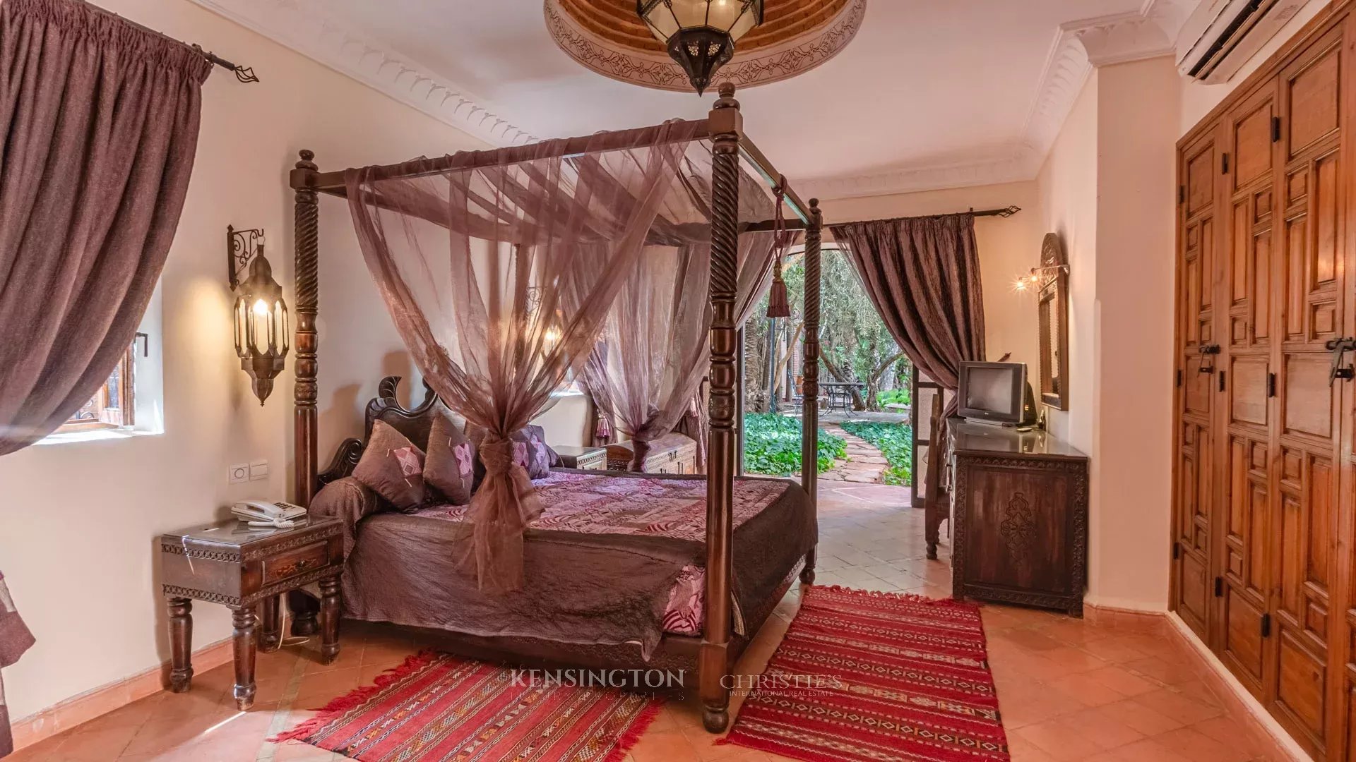 10 Bedroom Villa/Townhouse's Image 23