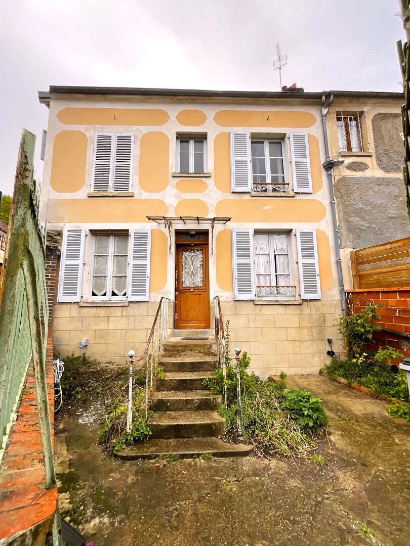 MAISON DE VILLE * VAURÉAL * COUR PRIVATIVE * CHARME DE L'ANCIEN * IDÉAL 1ère ACQUISITION *