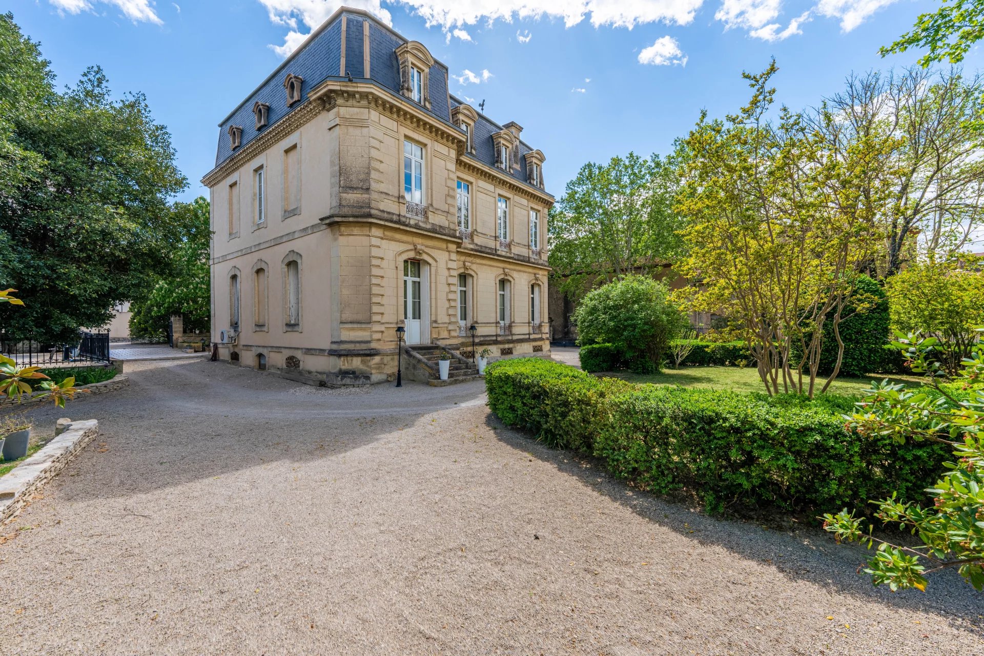 Langlade, maison de maître, jardin à la française avec piscine - picture 2