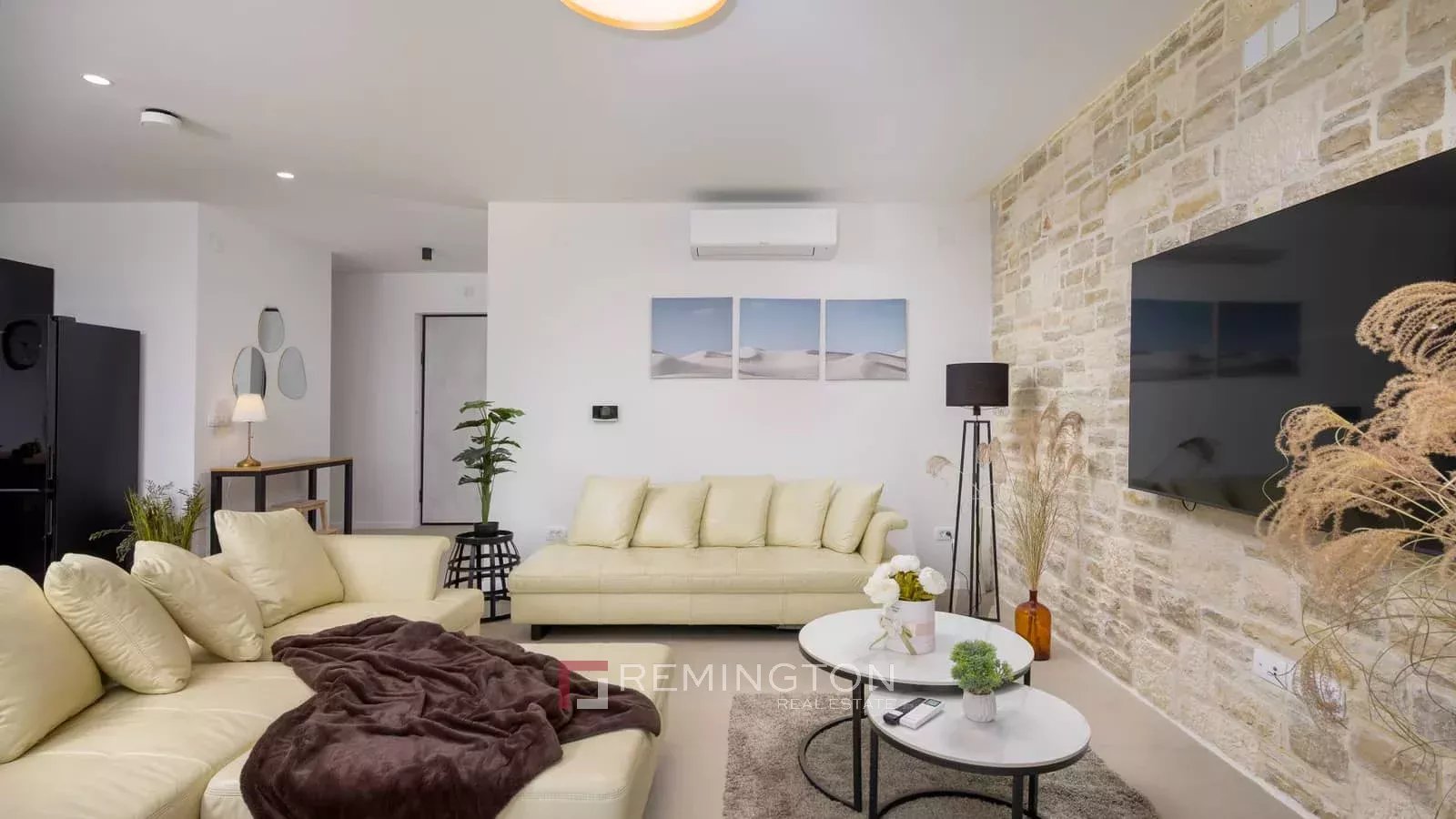 3 Bedroom Villa/Townhouse's Image 4