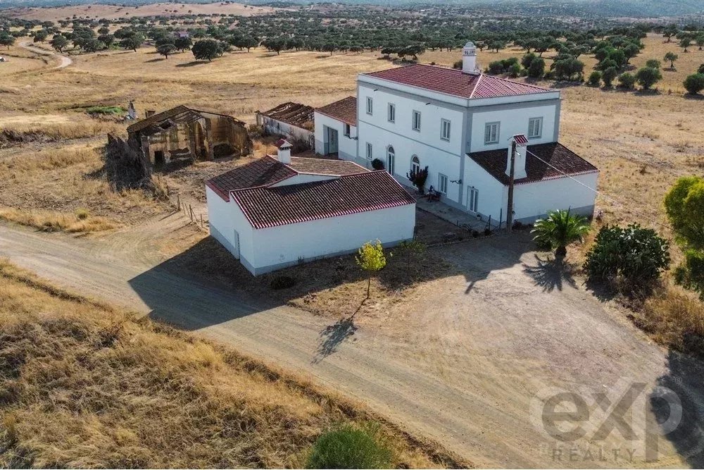 "Timeless Charm Meets Endless Possibilities: Your Serene Alentejo Retreat Awaits!"