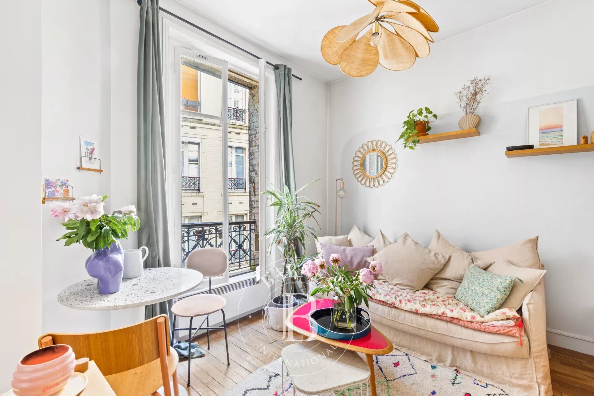 Apartment Paris 75018  -  ref 87034576 (picture 1)