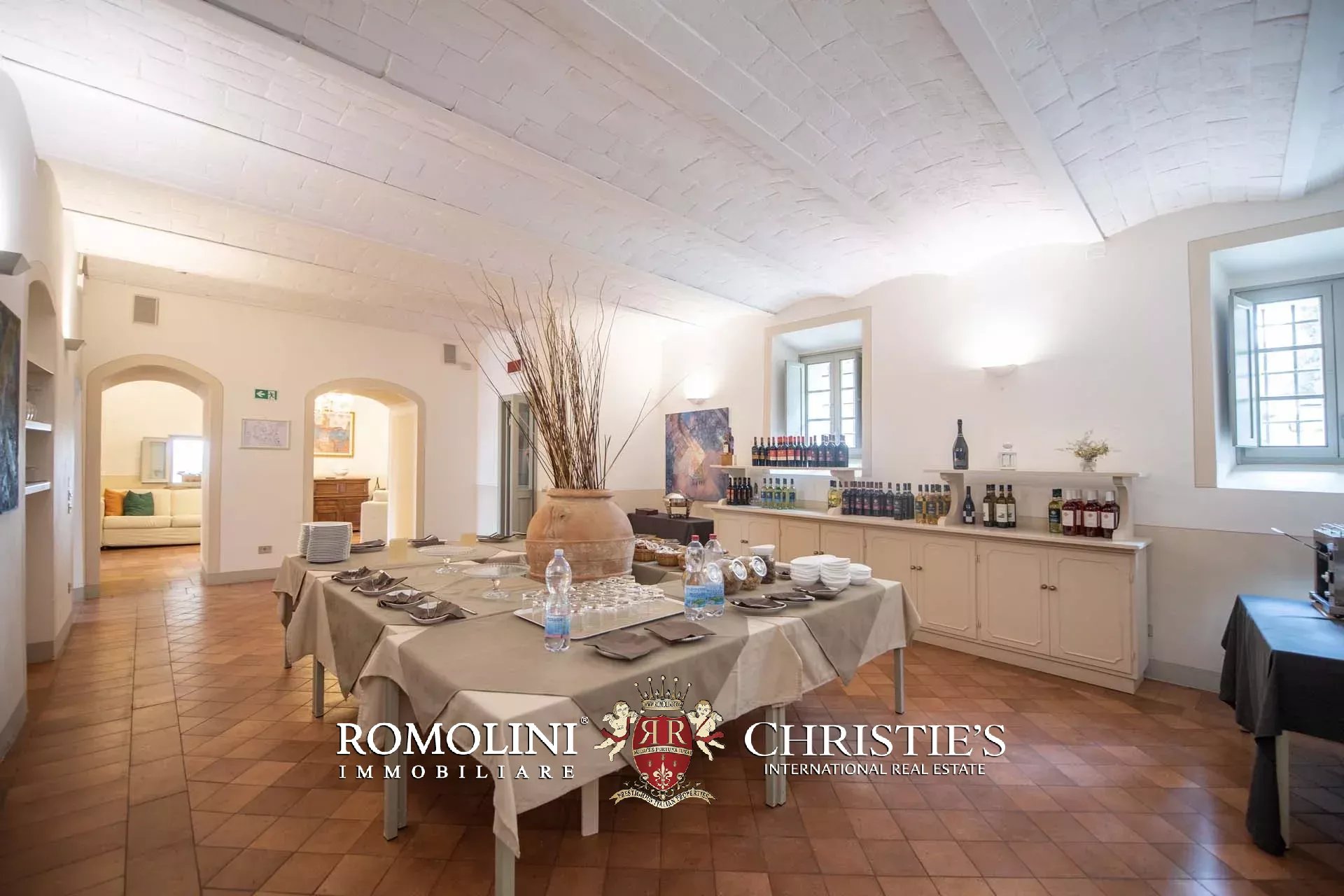24-KEY BOUTIQUE HOTEL FOR SALE WITH VIEW OF SAN GIMIGNANO'S HISTORIC CENTER
