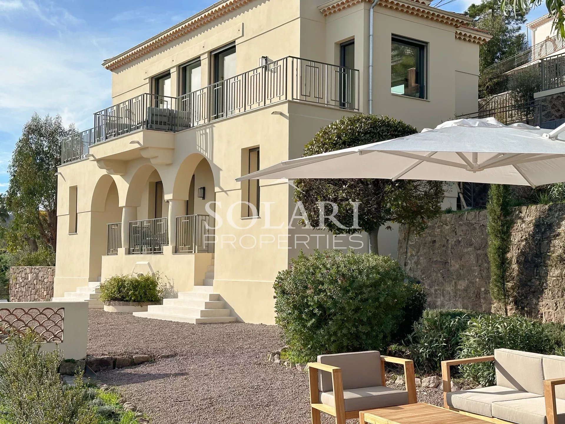 Villa contemporaine avec piscine et vue panoramique sur la baie de Cannes - Theoule-sur-Mer