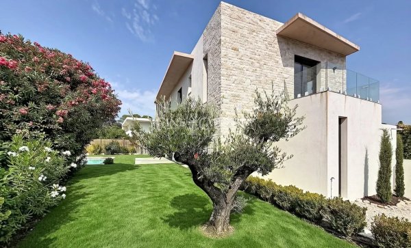 Villa for sale in Mougins in quiet area near school — photo 3