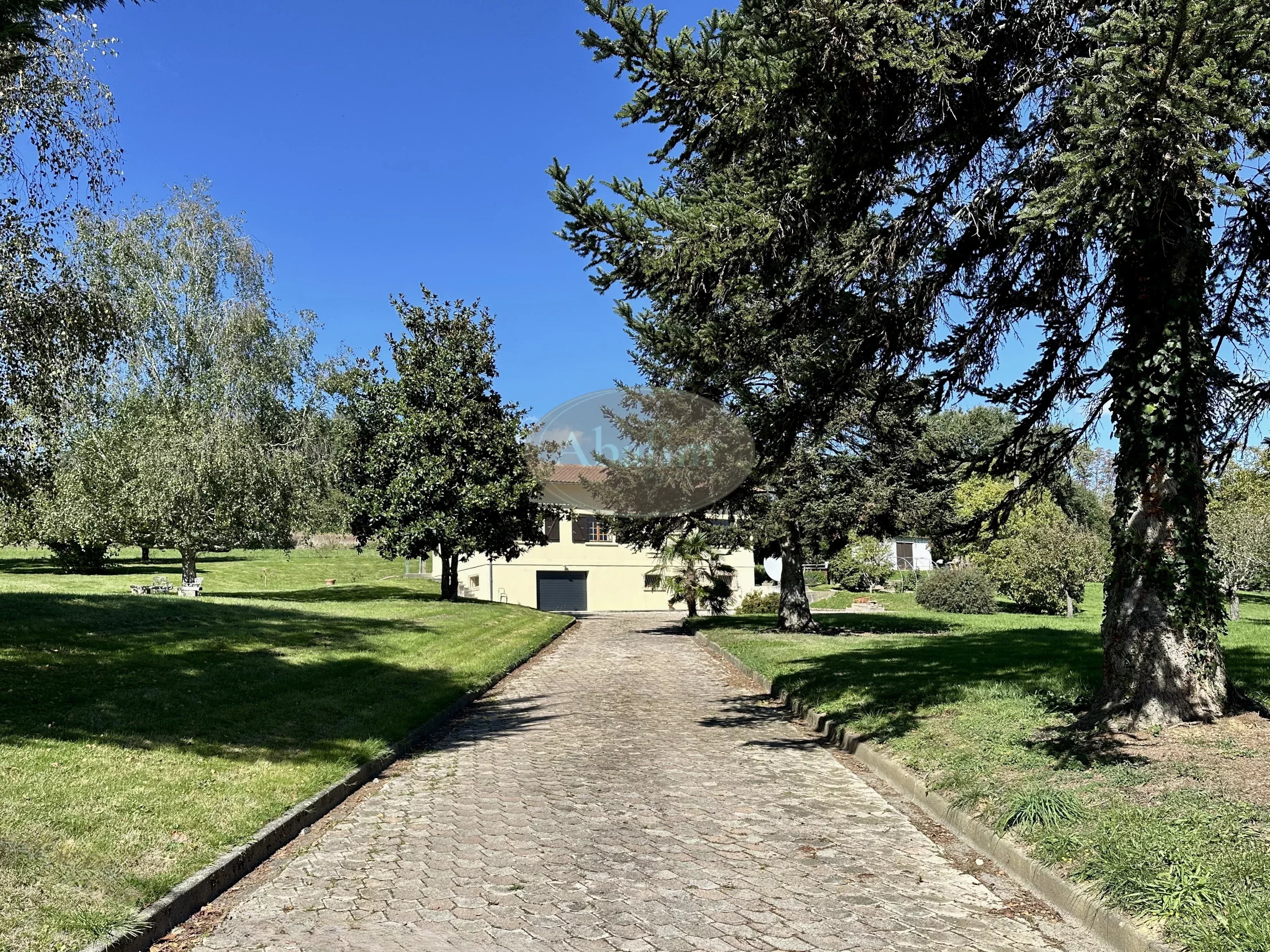Villa lumineuse au calme