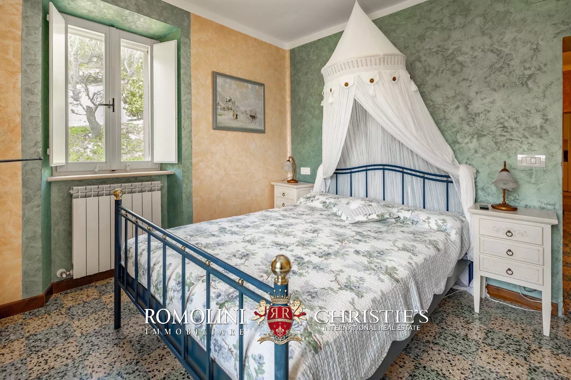13 Bedroom Vineyard's Image 36