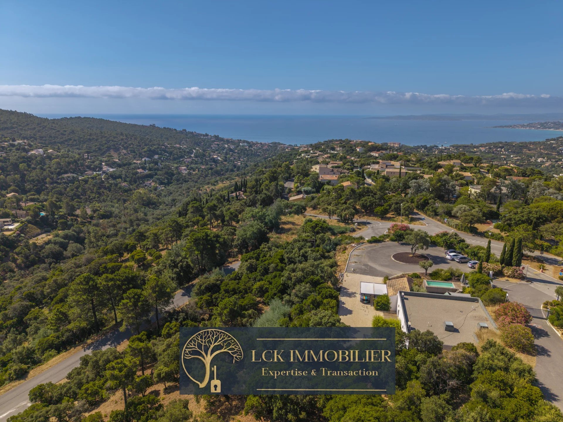 VILLA AVEC POTENTIEL SUR LES HAUTEURS DES ISSAMBRES