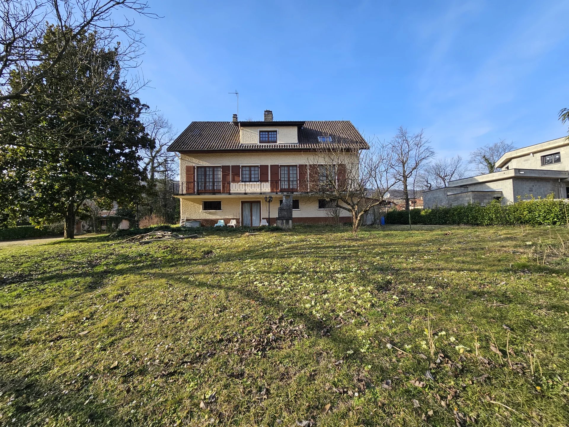 Agence immobilière de CAPSULE CORP
