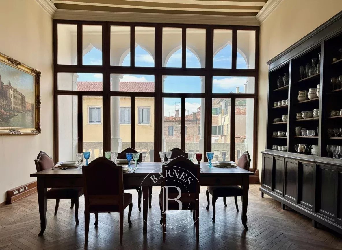 Venezia Affitto Lungo, San Polo: Piano Nobile d'Incanto sul Canale