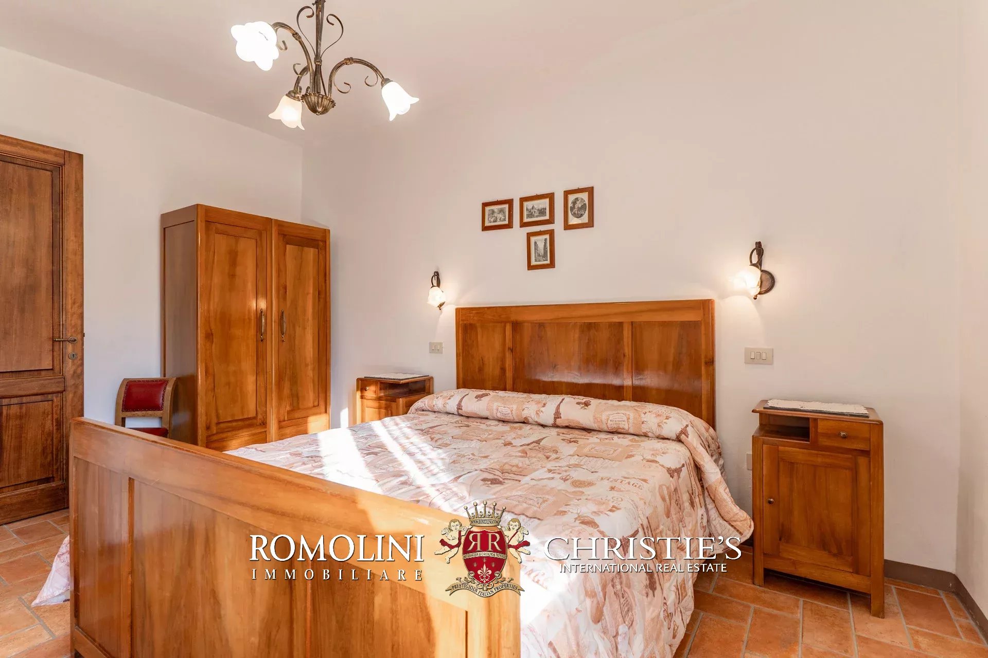 7 Bedroom Villa/Townhouse's Image 54