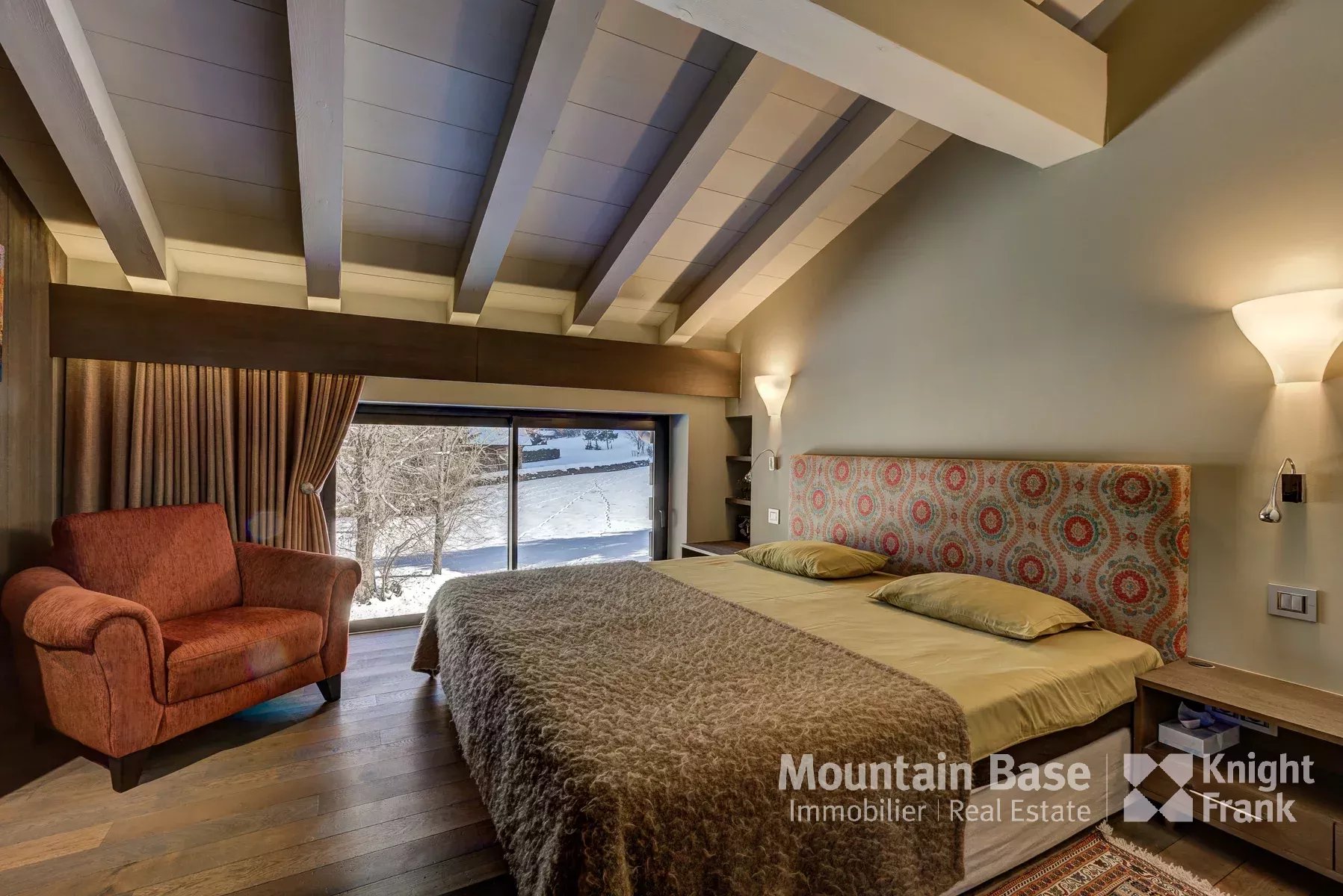 Photo of Beautifully designed, contemporary 4/5 bedroom chalet in a quiet area of Les Houches