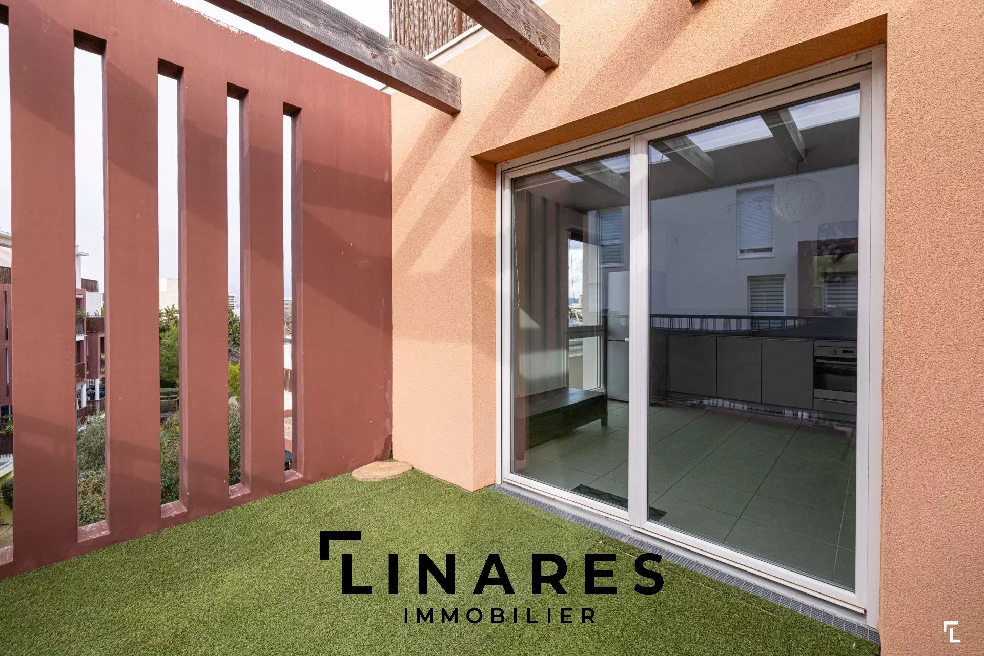 LE VAIANA - Appartement T2 de 47m2 avec terrasse et piscine - 13009