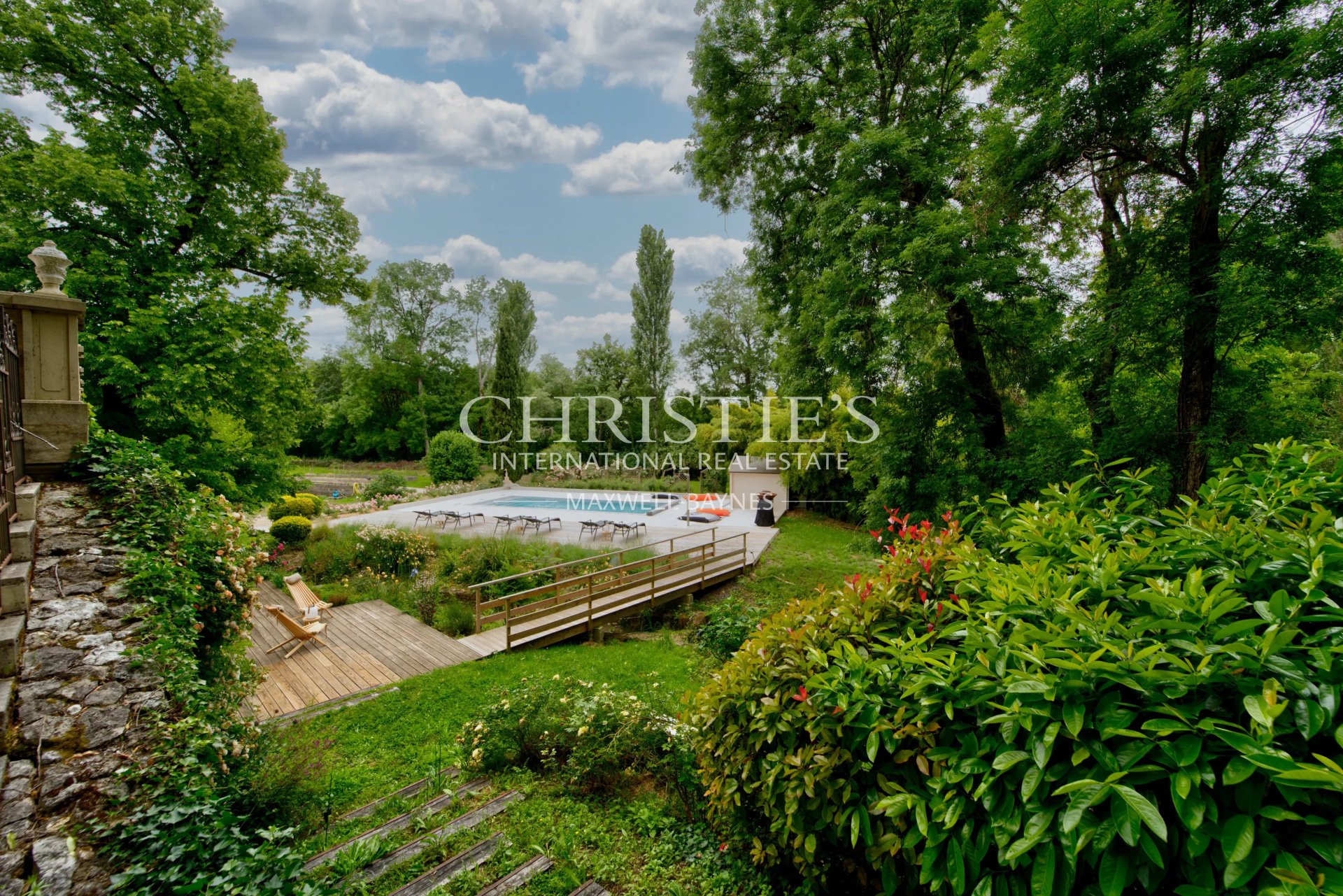 9 Bedroom Chateau's Image 35