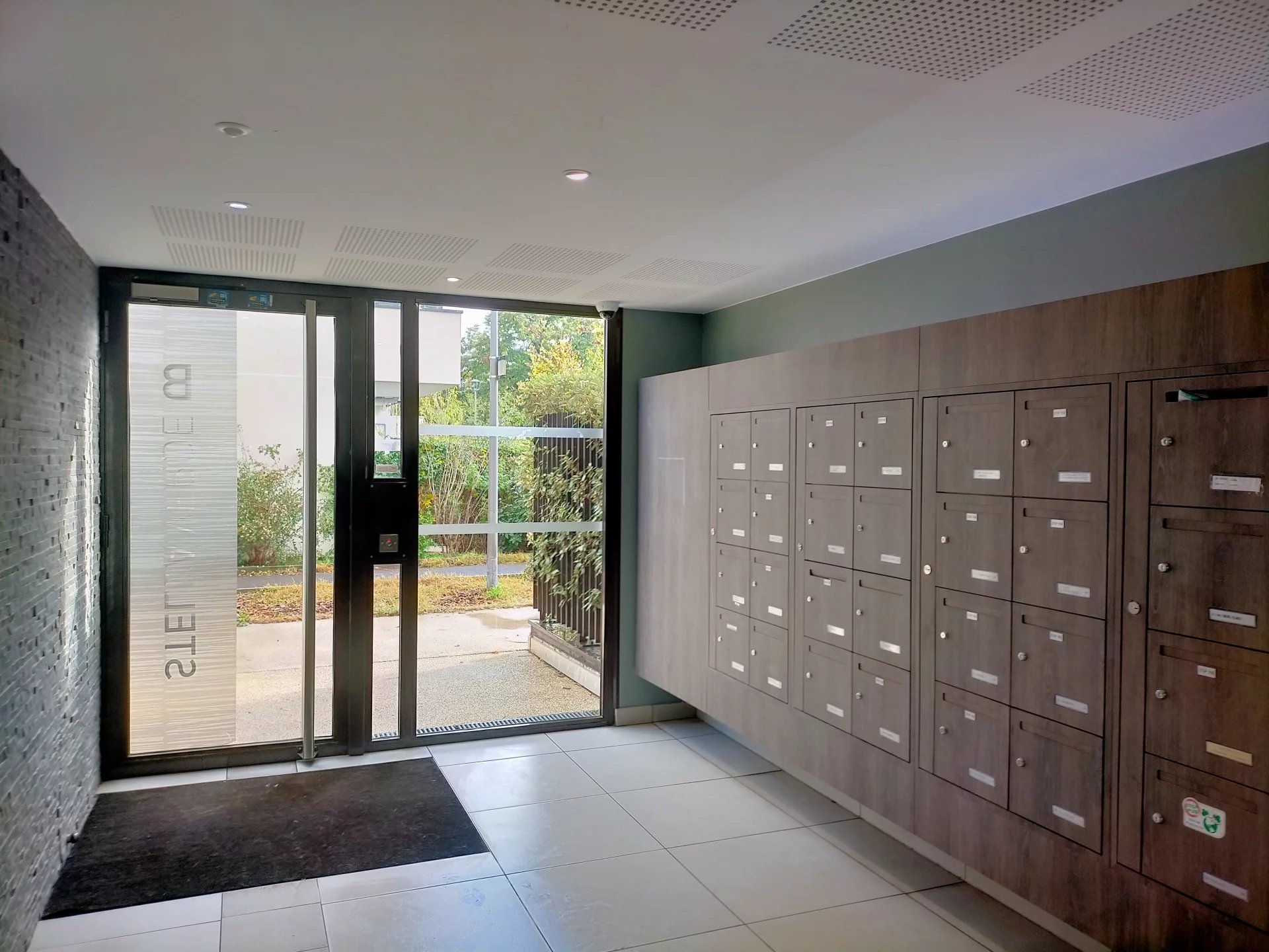 481581 Location Meyzieu