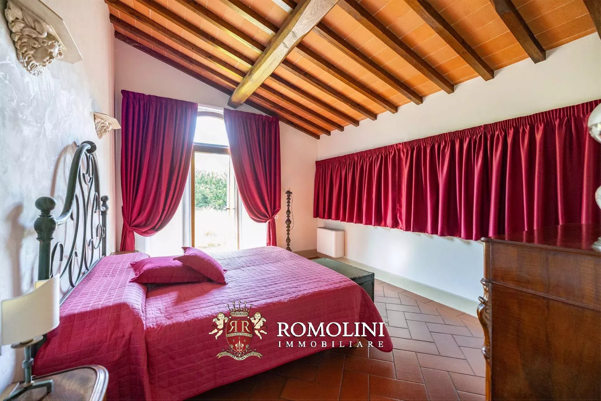 8 Bedroom Villa/Townhouse's Image 17