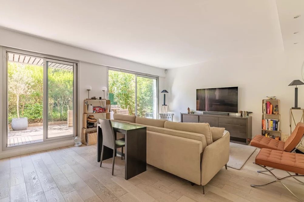 Eglise – Parchamp | Rez-de-jardin d’exception - Image Array